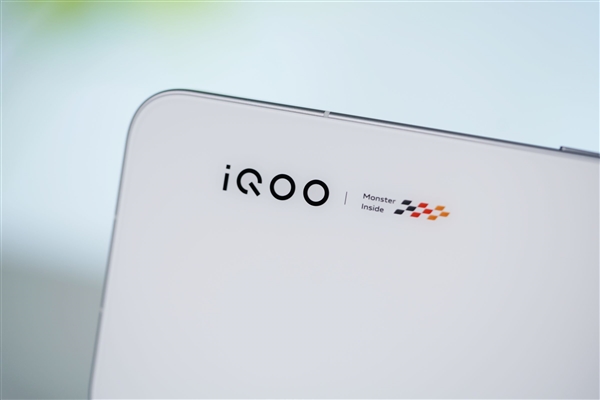 首发2K三星珠峰屏 一眼通透!iQOO 15图赏