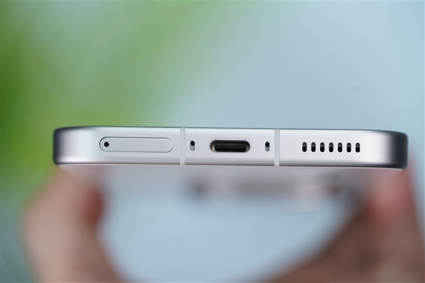 首发2K三星珠峰屏 一眼通透!iQOO 15图赏