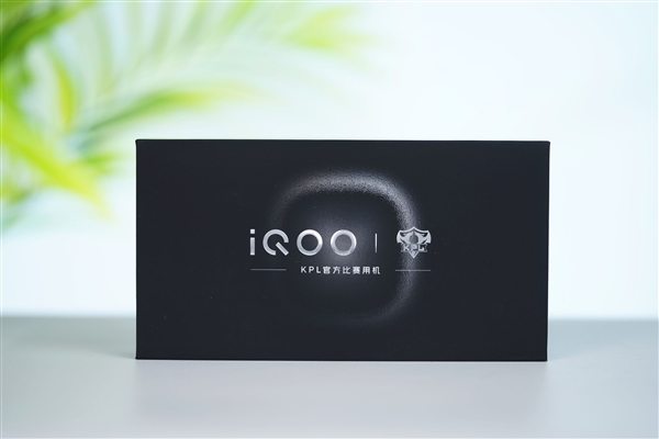 首发2K三星珠峰屏 一眼通透!iQOO 15图赏