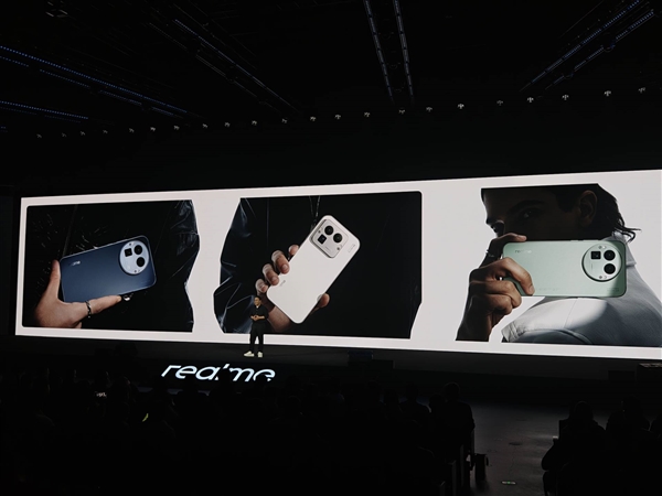 真我GT8 Pro行业首创机械拼装设计:外观颠覆行业