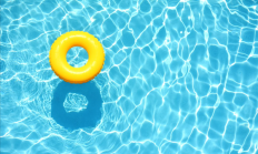 夏天警惕泳池“毒王”:玩水需谨慎 !