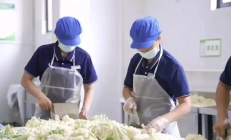 河南一地聘请160名家长到中小学帮厨:“妈妈食堂”来了!