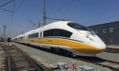 
        		乘客被困高铁厕所10分钟 12306回应：多数高铁厕所设有SOS按钮 !	