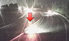 男子醉酒开启辅助驾驶上高速停在路上叫不醒：交警喊车机帮开窗