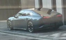 赛博风溜背回头率拉满！全新小鹏P7最新实车图曝光