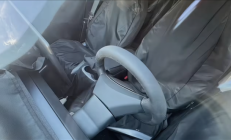 特斯拉新车型内饰首曝：取消玻璃天幕+后排屏